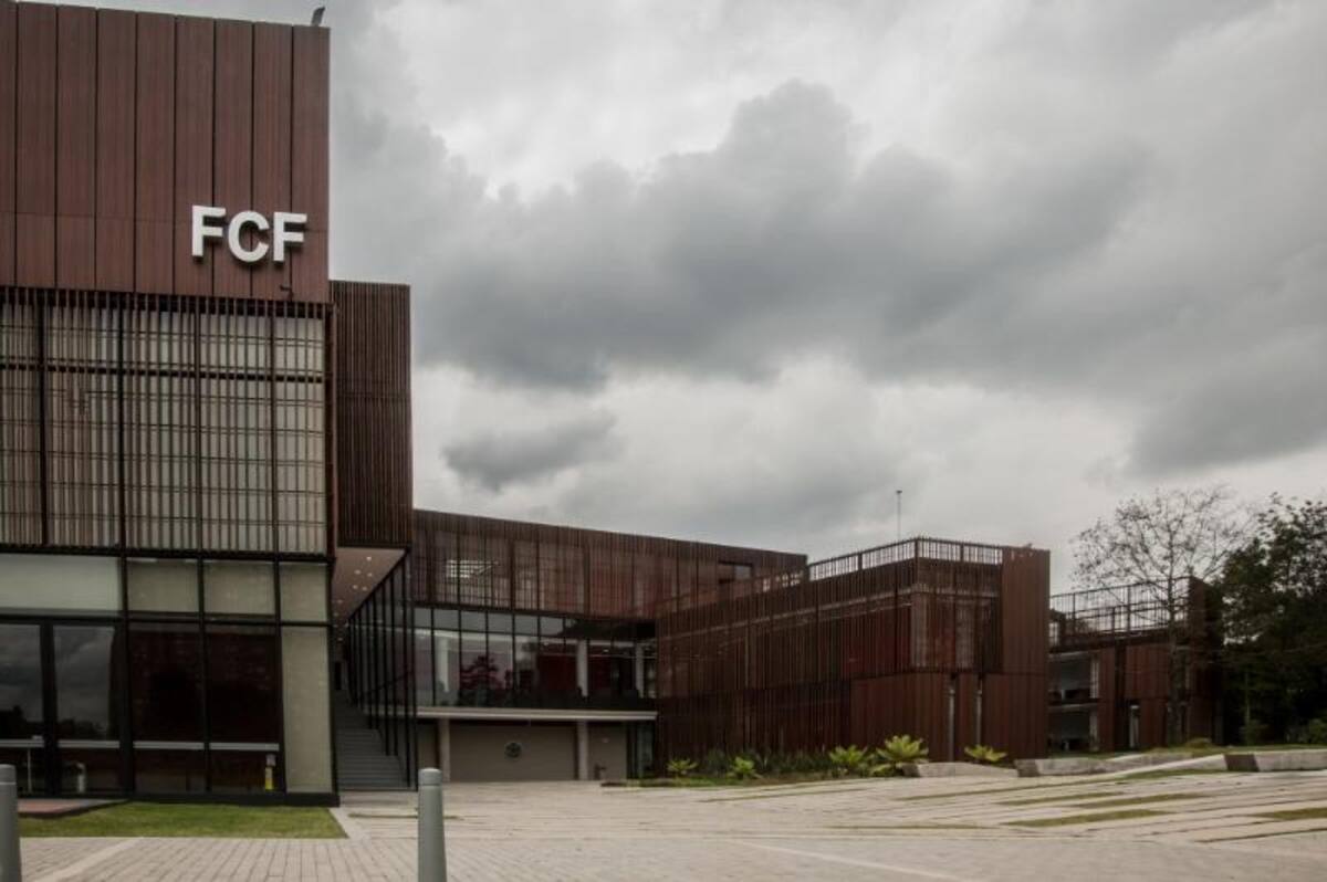 Entrada al bloque principal donde están el audiotorio, las oficinas, sala de prensa y zonas comunes.