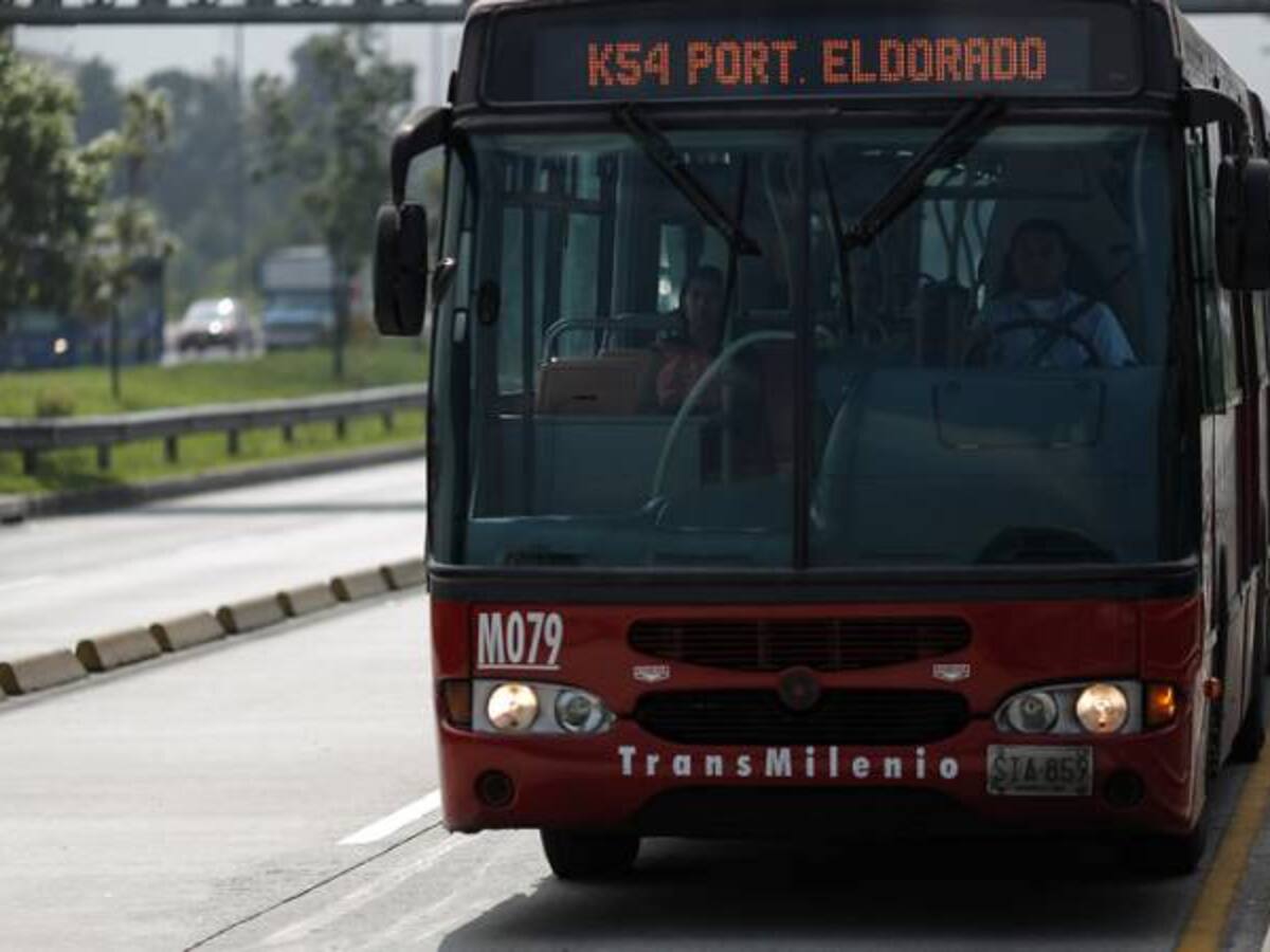 Suspenden licitación para reemplazar buses de Transmilenio