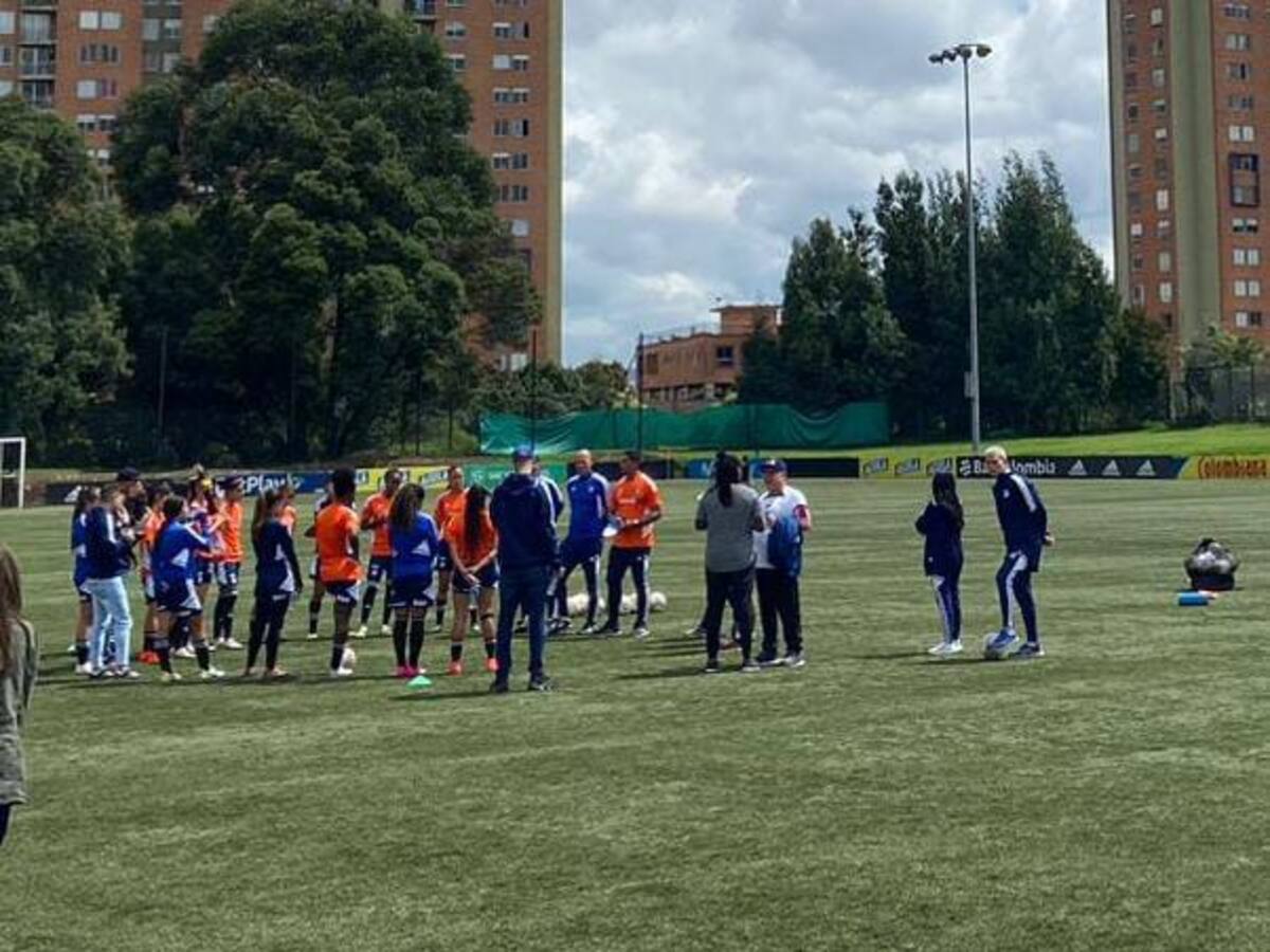 Dos entrenadoras estadounidenses presenciaron entrenamiento de Millonarios Femenino