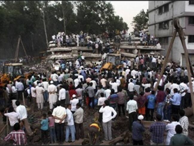 Al menos 39 muertos por el derrumbe de una casa en la India