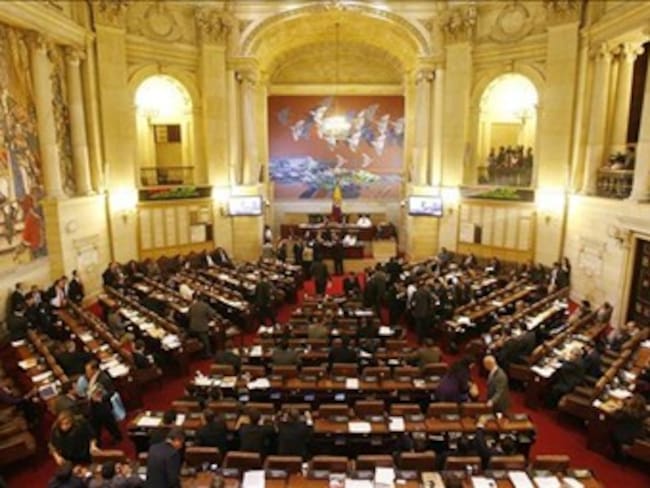 Congreso aprueba disminuir requisitos para revocar mandatos de alcaldes