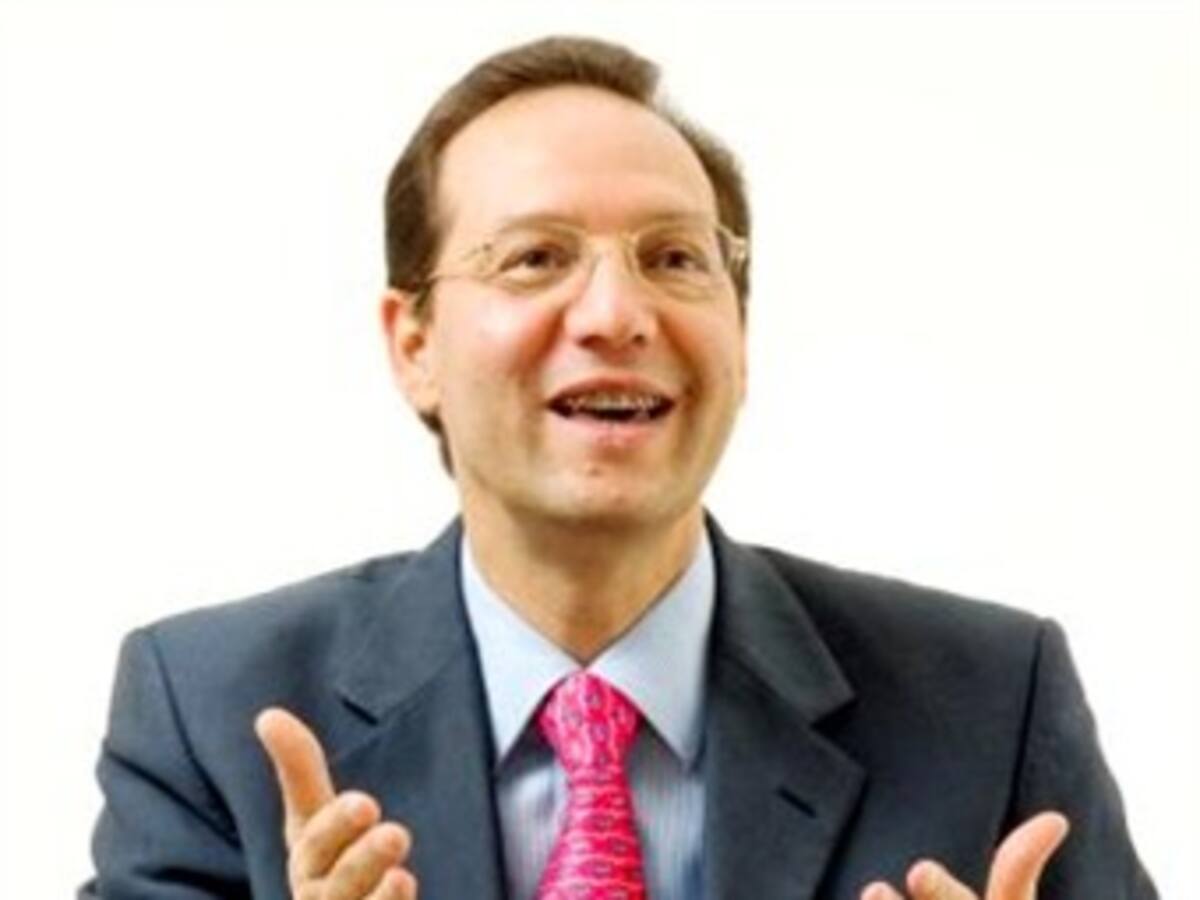Araujo Rentería, tercer candidato inscrito para elecciones presidenciales