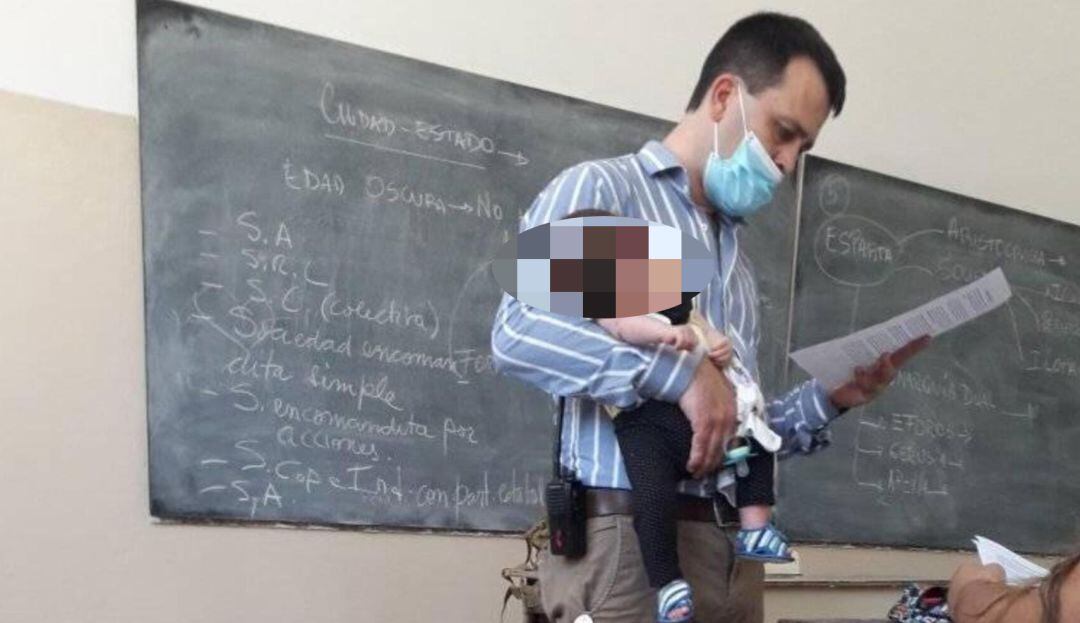 "Por más profesores así, para que todas aquellas mamás puedan terminar el colegio", comentó Ludmila Disante en Facebook