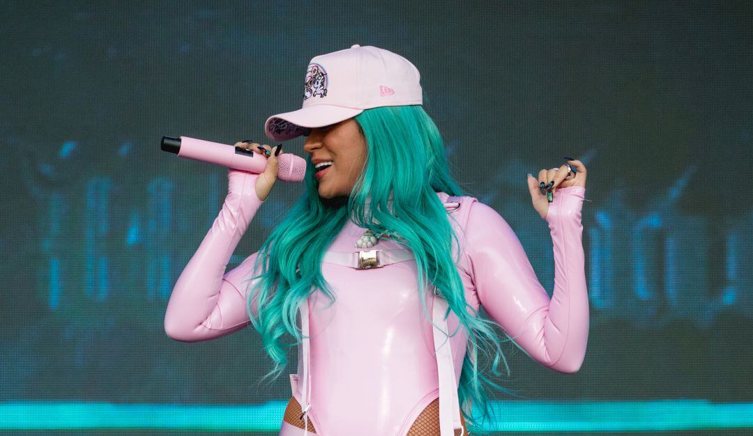 La cantante colombiana Karol G en medio de un concierto