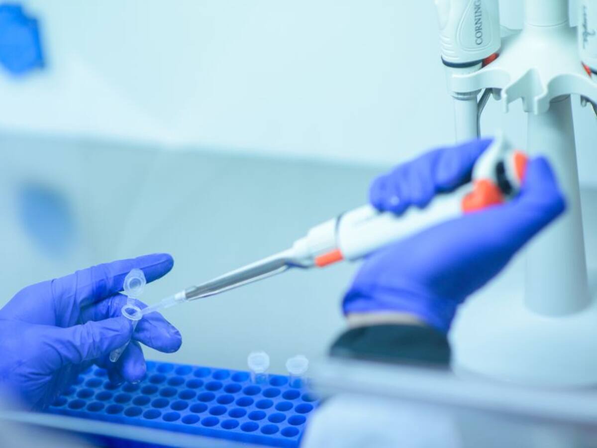 Senado mantiene gratuidad en vacuna contra la COVID para todos los estratos