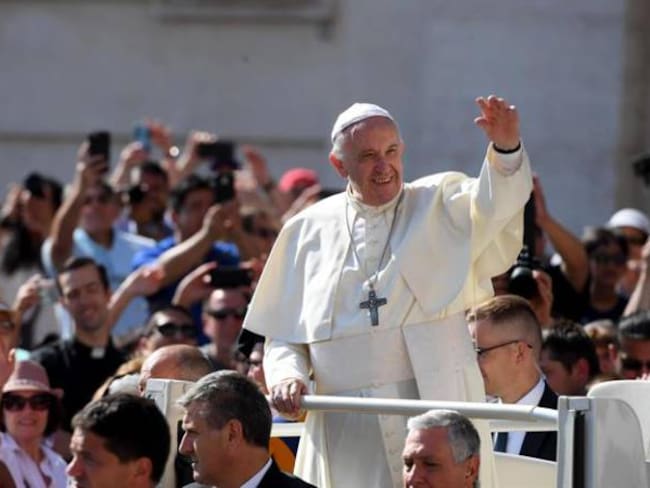 Ataques con artefactos incendiarios marcan visita del papa al sur de Chile