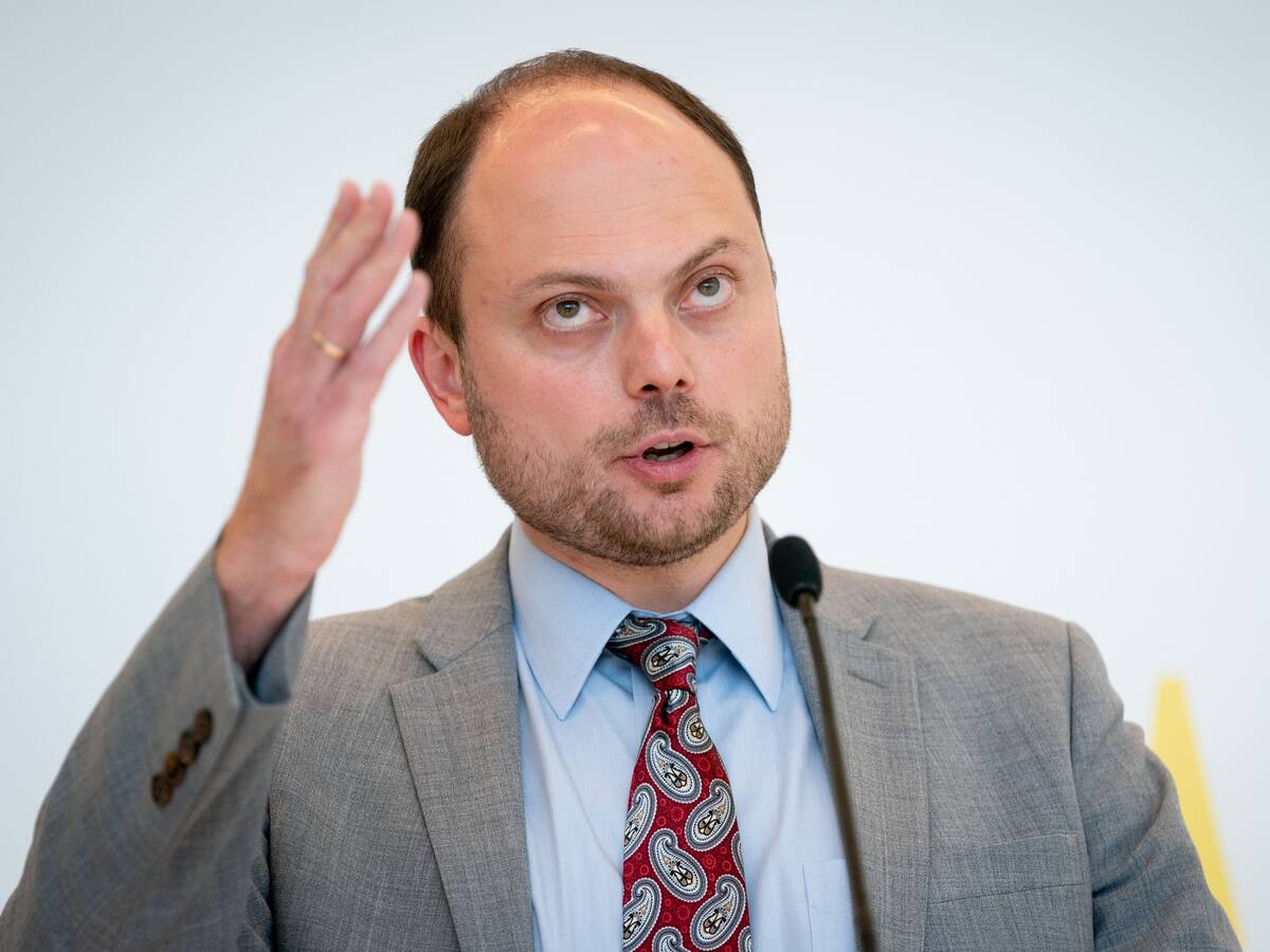 ¿Quién es Kara-Murza, el opositor ruso condenado a 25 años de cárcel?