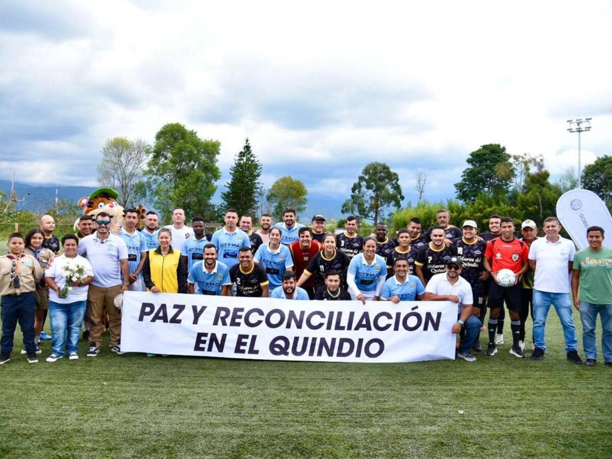 En el estadio del municipio de Circasia, Quindío se jugó el partido por la paz