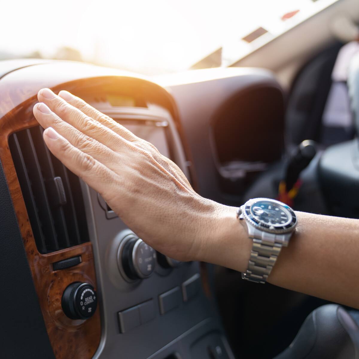 5 trucos para bajar rápido la temperatura de un carro: ¿lo sabía?