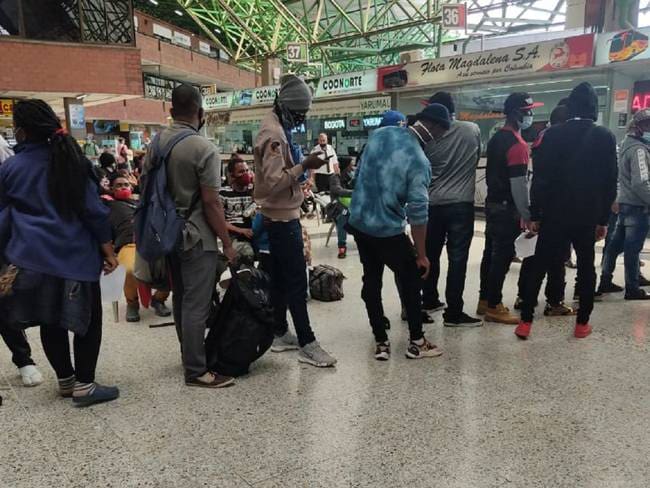 Aumentó el flujo de migrantes por la terminal de transportes del Norte de Medellín