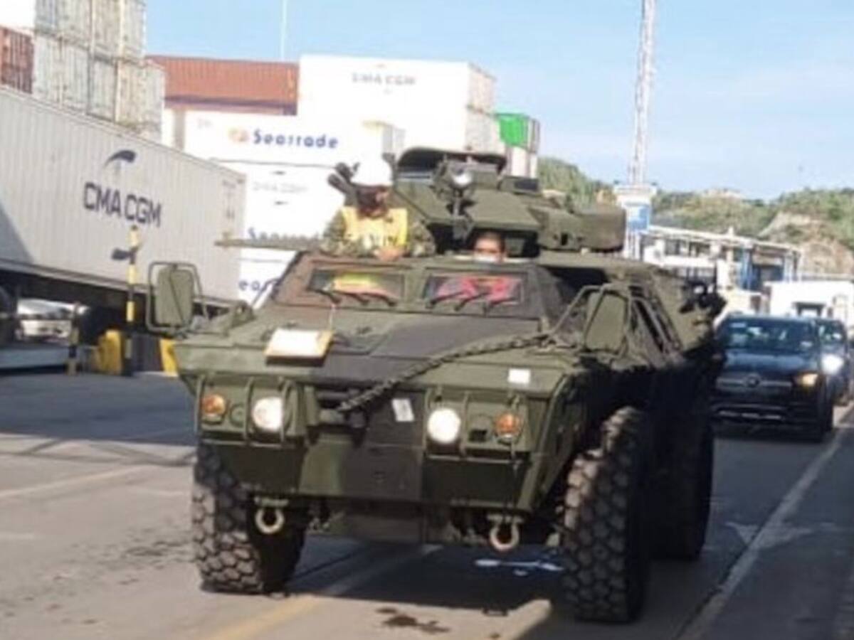 Puerto Santa Marta recibe 20 vehículos blindados para el Ejército Nacional