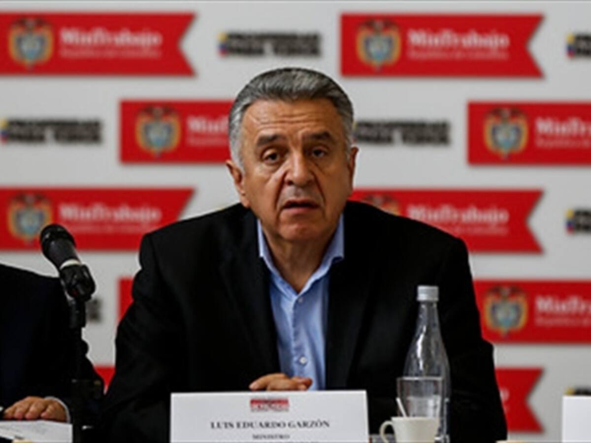 Gobierno revisa porcentaje al incremento del salario mínimo