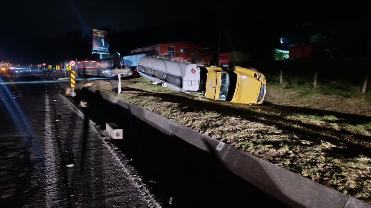 EN VIVO 🔴 Cierre total de la vía Bogotá - Villavicencio por volcamiento de un tractocamión