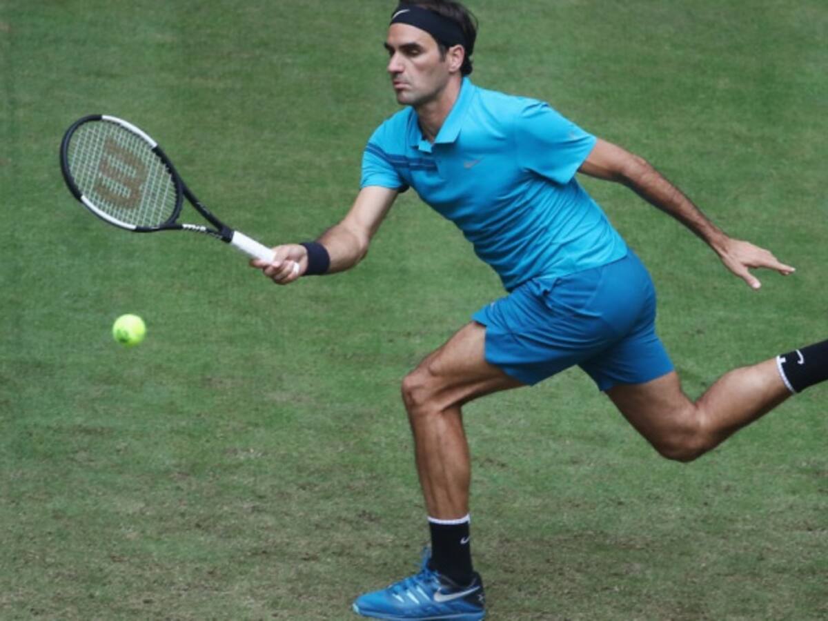 Federer inició su defensa del título de Halle con victoria sobre Bedene