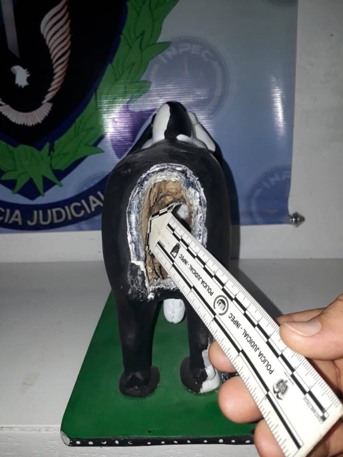 Animales de porcelana son usados para ingresar elementos a las cárceles. 