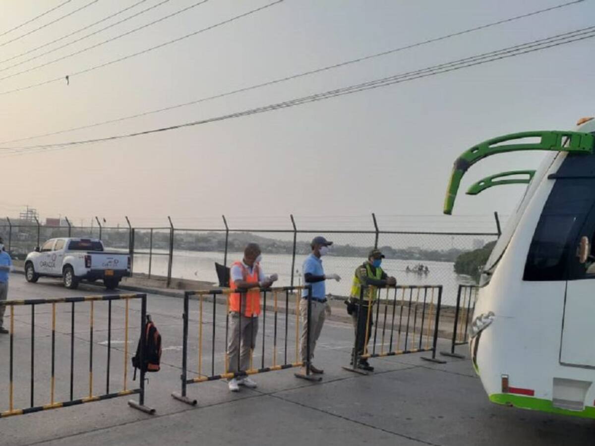 En Cartagena, autoridades realizan cierre de la Av. El Lago por el Covid-19