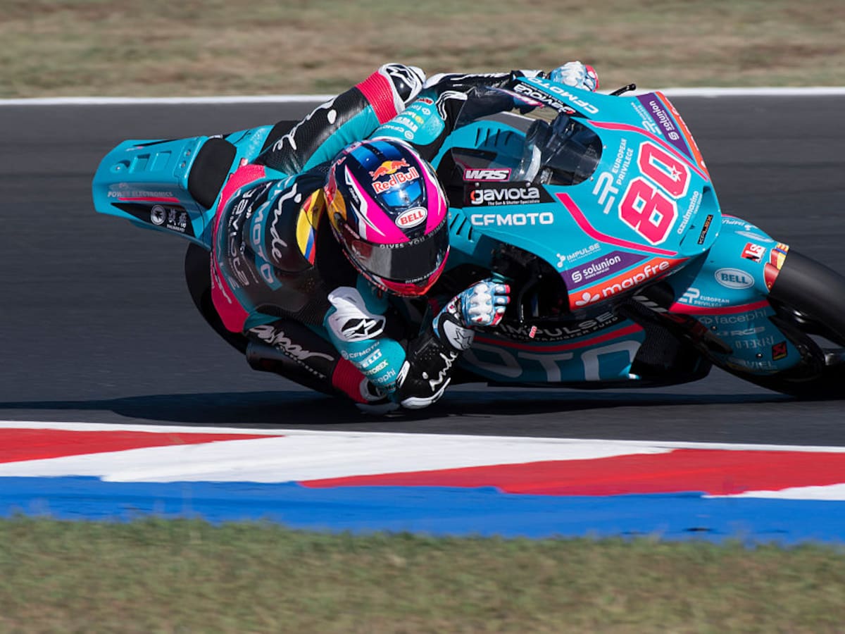David Alonso sufre fuerte choque con un rival en prueba clasificatoria del GP de San Marino: véalo