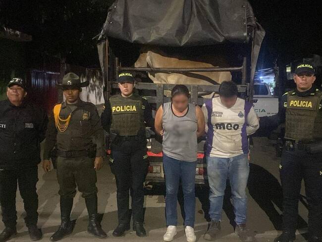 Los dos capturados fueron dejados a disposición de la Fiscalía. Foto policía Huila.