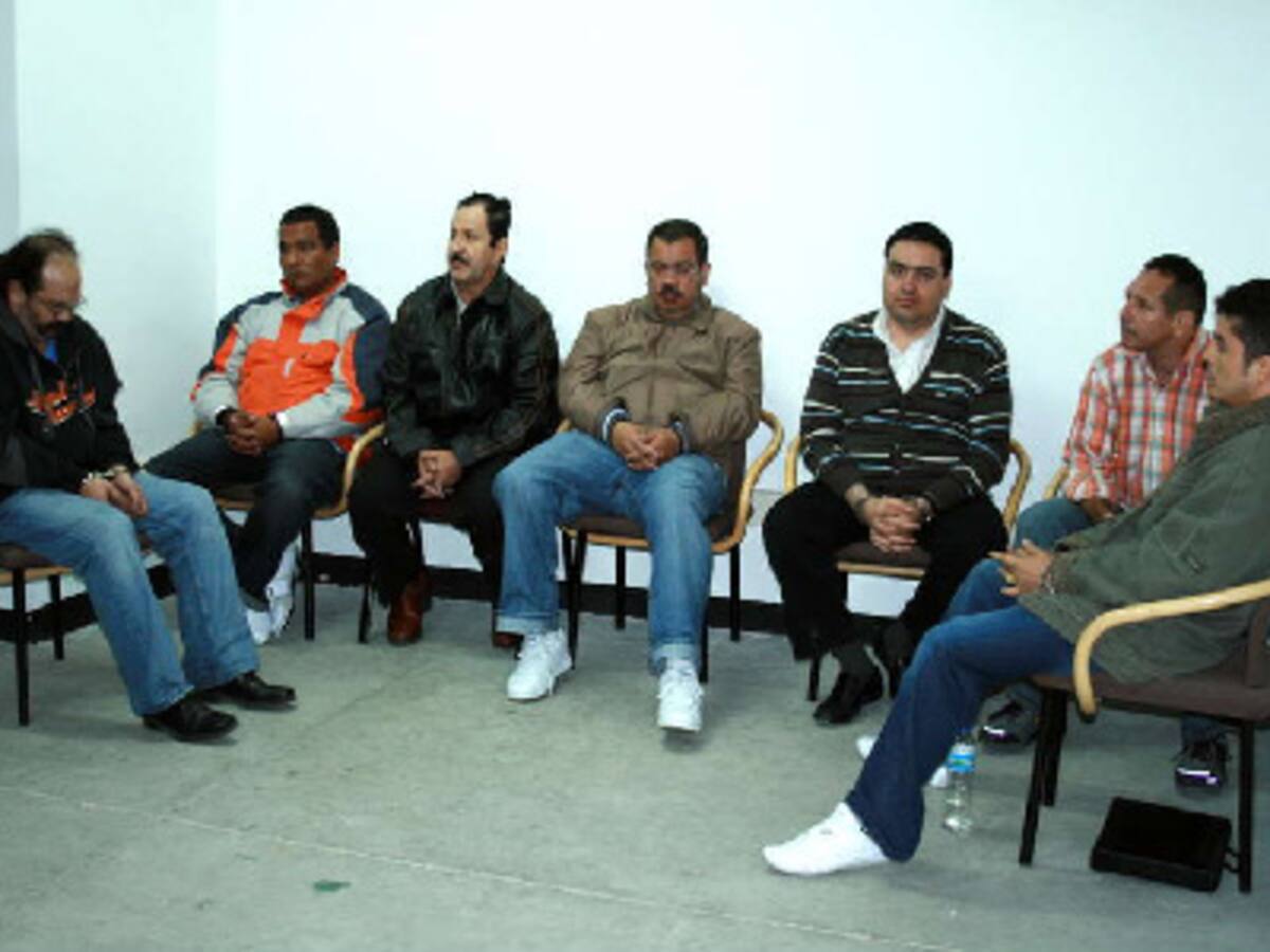 VEA EL MOMENTO EN EL QUE LOS EX JEFES PARAMILITARES SON EXTRADITADOS A LOS EEUU