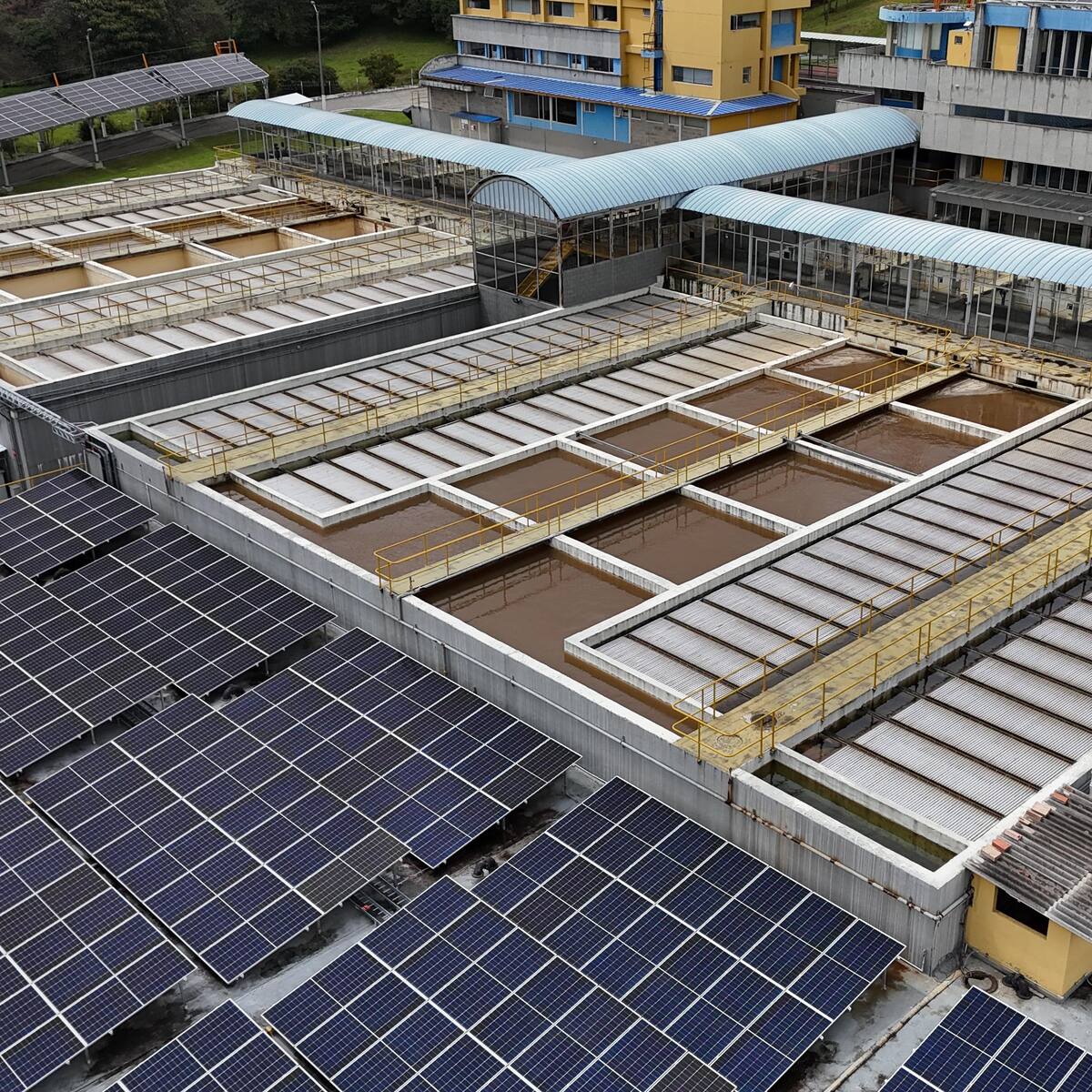Acueducto de Bogotá inauguró sistema de energía fotovoltaica para reducir emisiones de CO2
