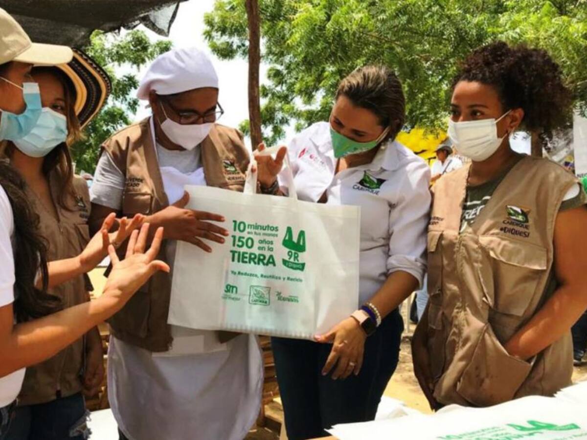 Cardique Identifica 5 Negocios Verdes en el Mercado Campesino de Zambrano