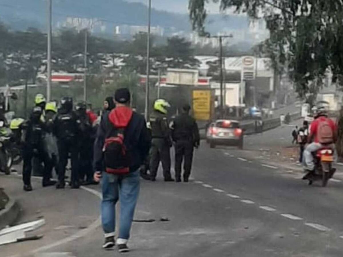 Habilitado el paso vehicular en la vía Pereira - Manizales