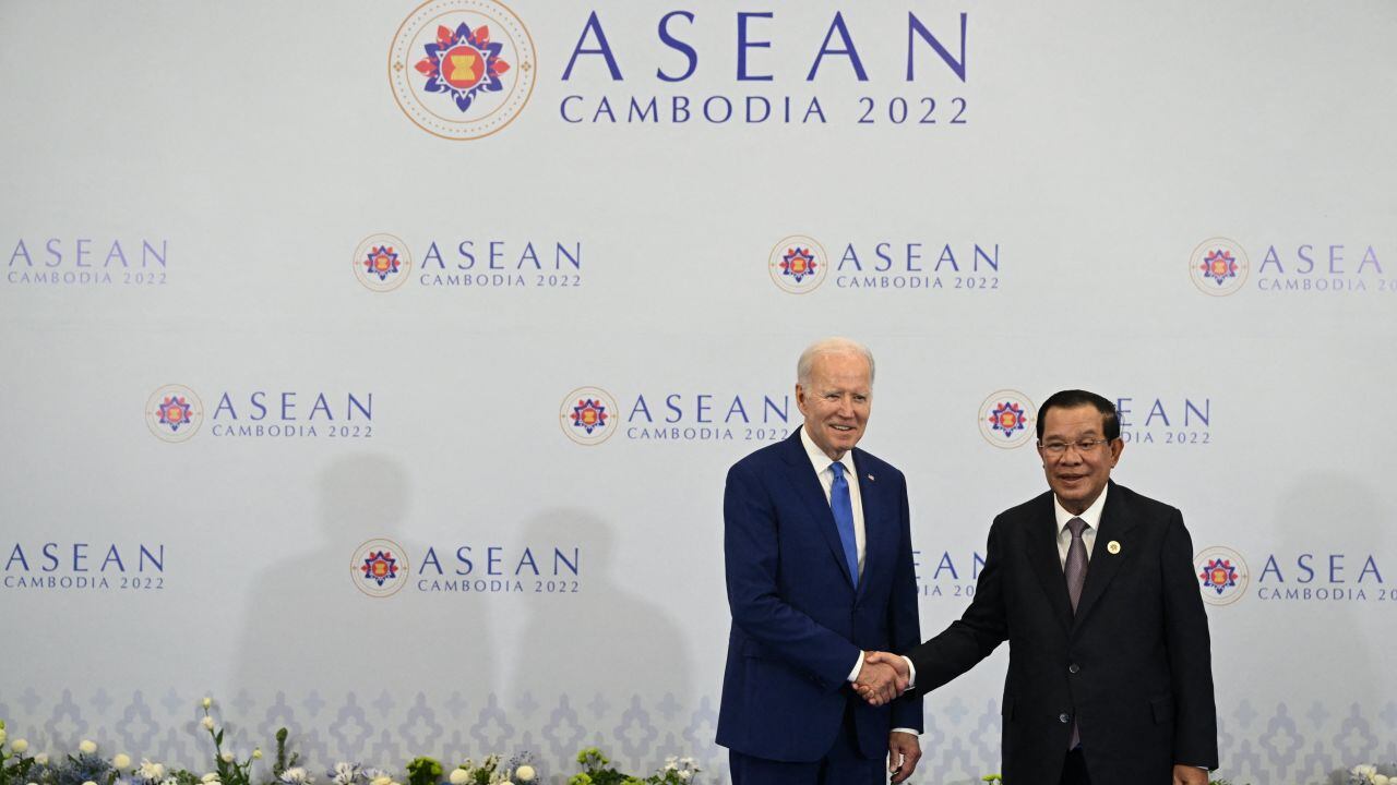 Presidente de Estados Unidos, Joe Biden y su par camboyano Hun Sen / Foto: Getty Images