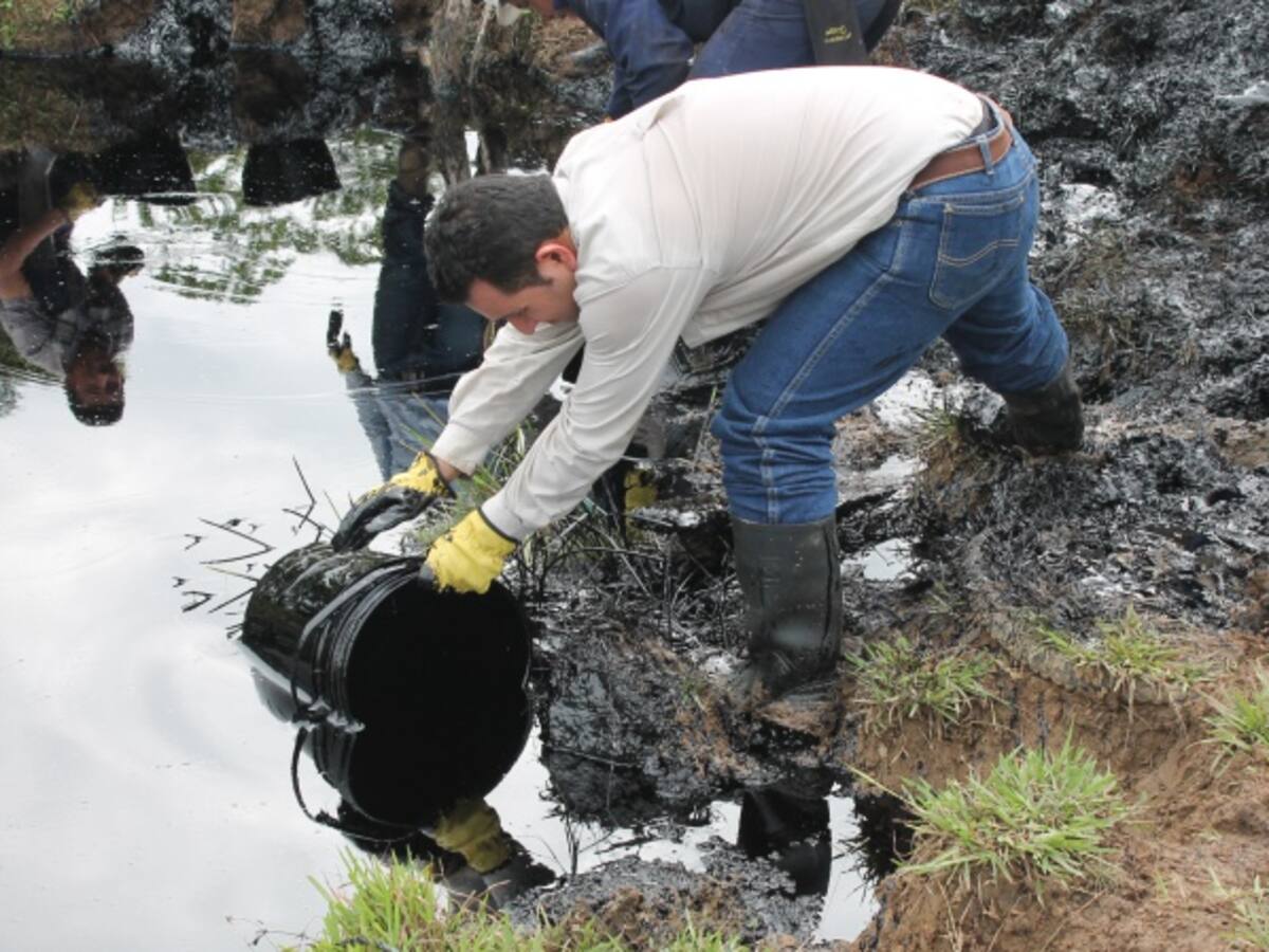 Emergencia ambiental por derrame de crudo en Serranía las Quinchas