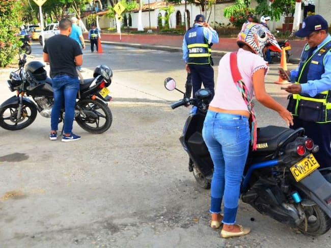 Van 400 conductores sancionados por uso de celular en Cartagena