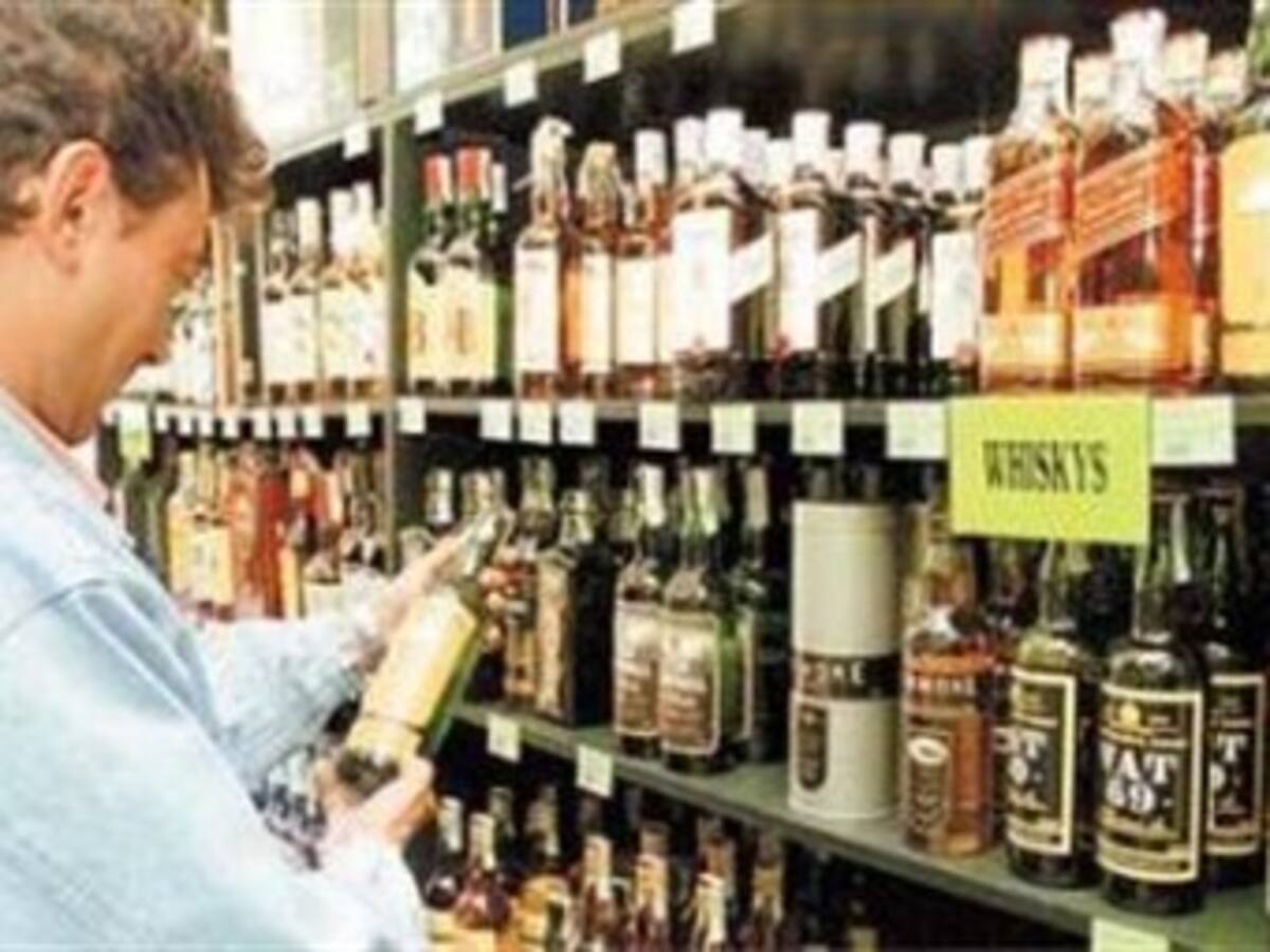 Supermercados deben incluir en su publicidad por venta de licores la prohibición de expendio a menores