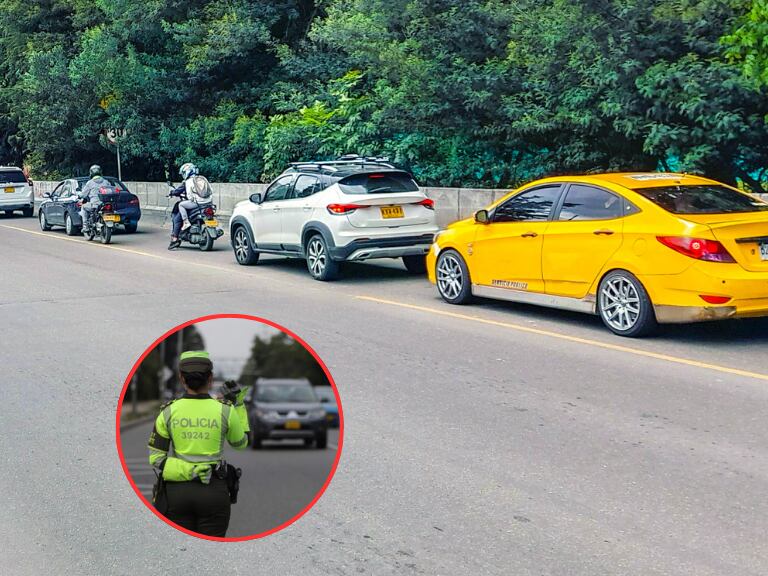 Vía de Colombia con varios vehículos y al lado una Policía de Tránsito haciendo contrl (Fotos vía Getty Images y COLPRENSA)