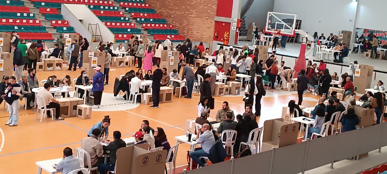 En todos los puntos de votación en el departamento de Boyacá, hay gran despliegue de fuerza pública, brindando seguridad a los votantes / Foto: Caracol Radio