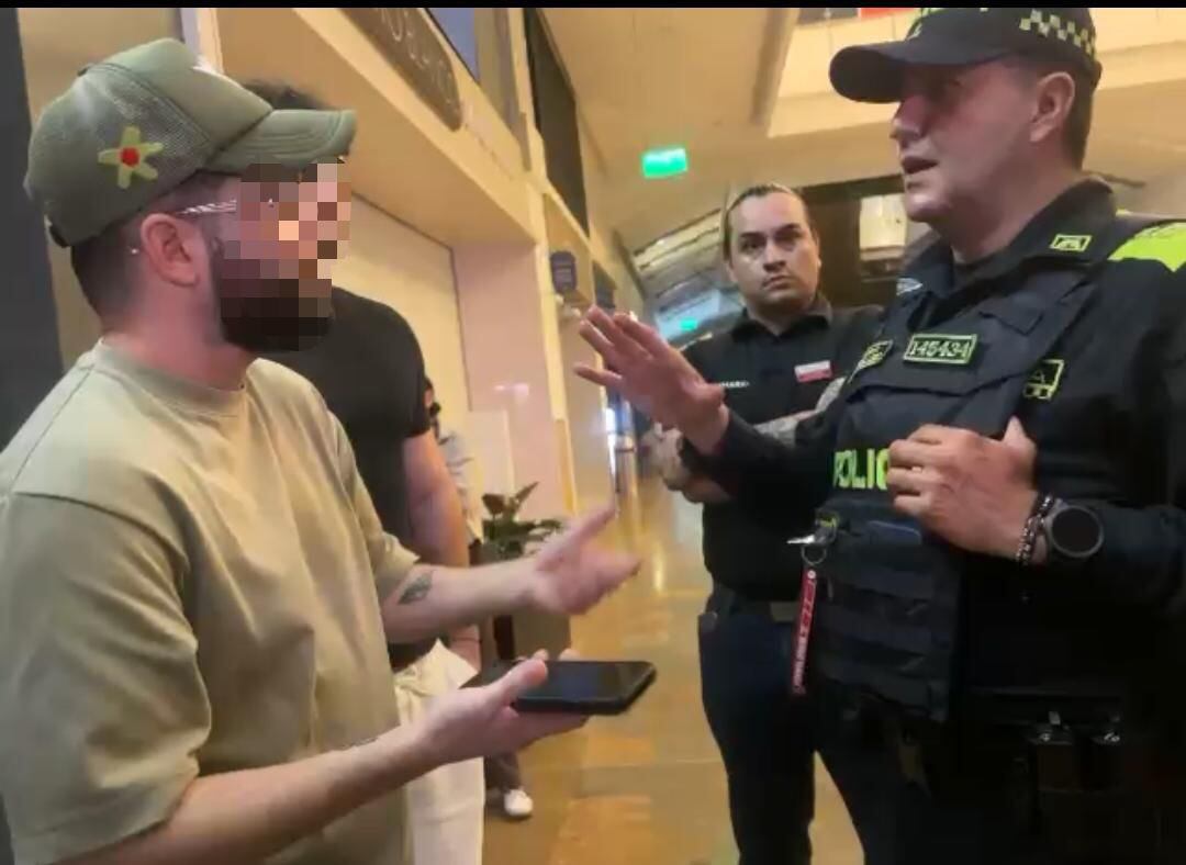 Francés capturado por la presunta agresión de un menor en un cine de Medellín. Foto: Alcaldía de Medellín.