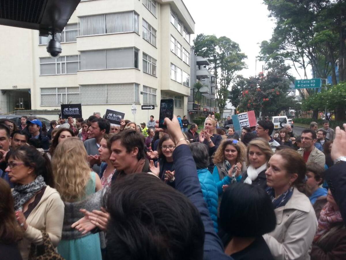 Bogotá también marchó contra el terrorismo y la libre expresión, después de los hechos ocurridos esta semana en París.