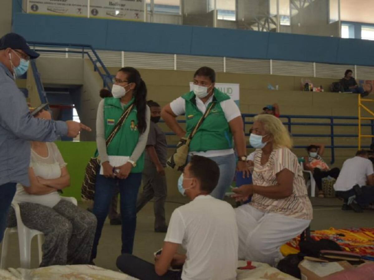 Familias damnificadas abandonan albergues en Cartagena