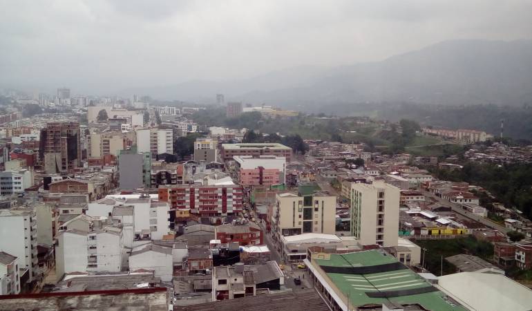 Desde las 5:20AM hasta las 9:00AM Toda la información local en Caracol Radio