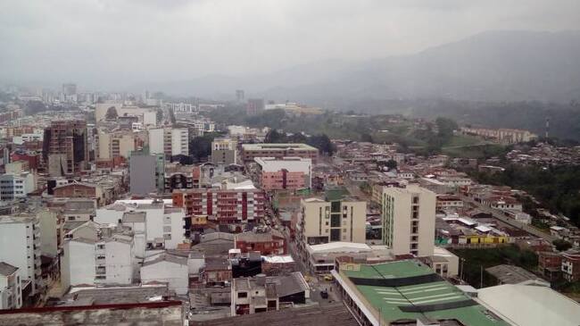 Desde las 5:20AM hasta las 9:00AM Toda la información local en Caracol Radio