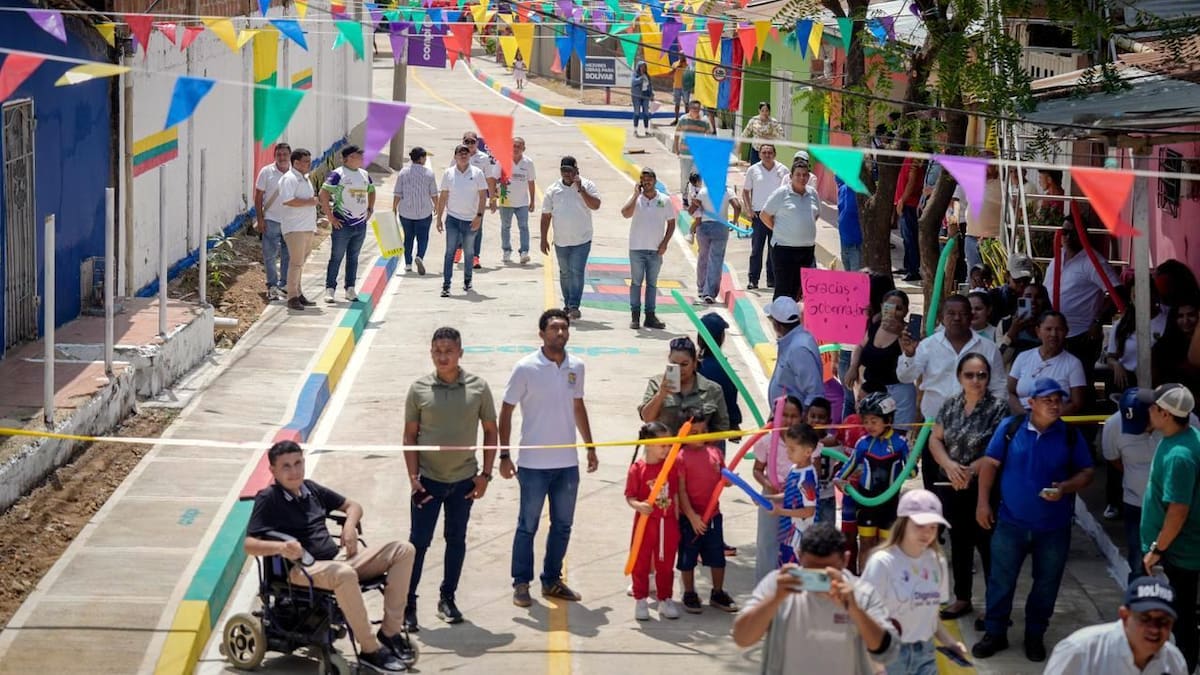Entregan calle en La Esperanza y anuncia millonario paquete de obras para El Carmen de Bolívar