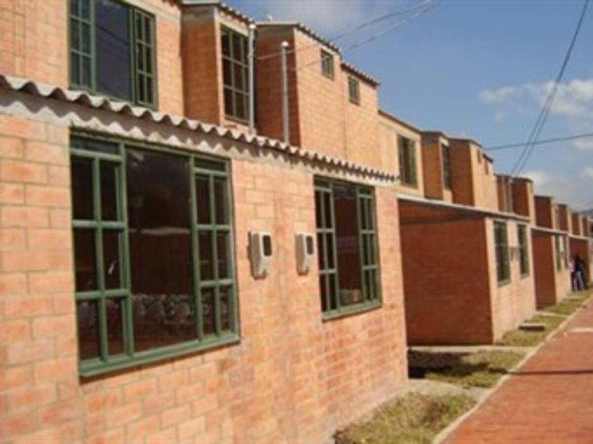 Petro está escondiendo su fracaso en materia de vivienda: viceministro Henao
