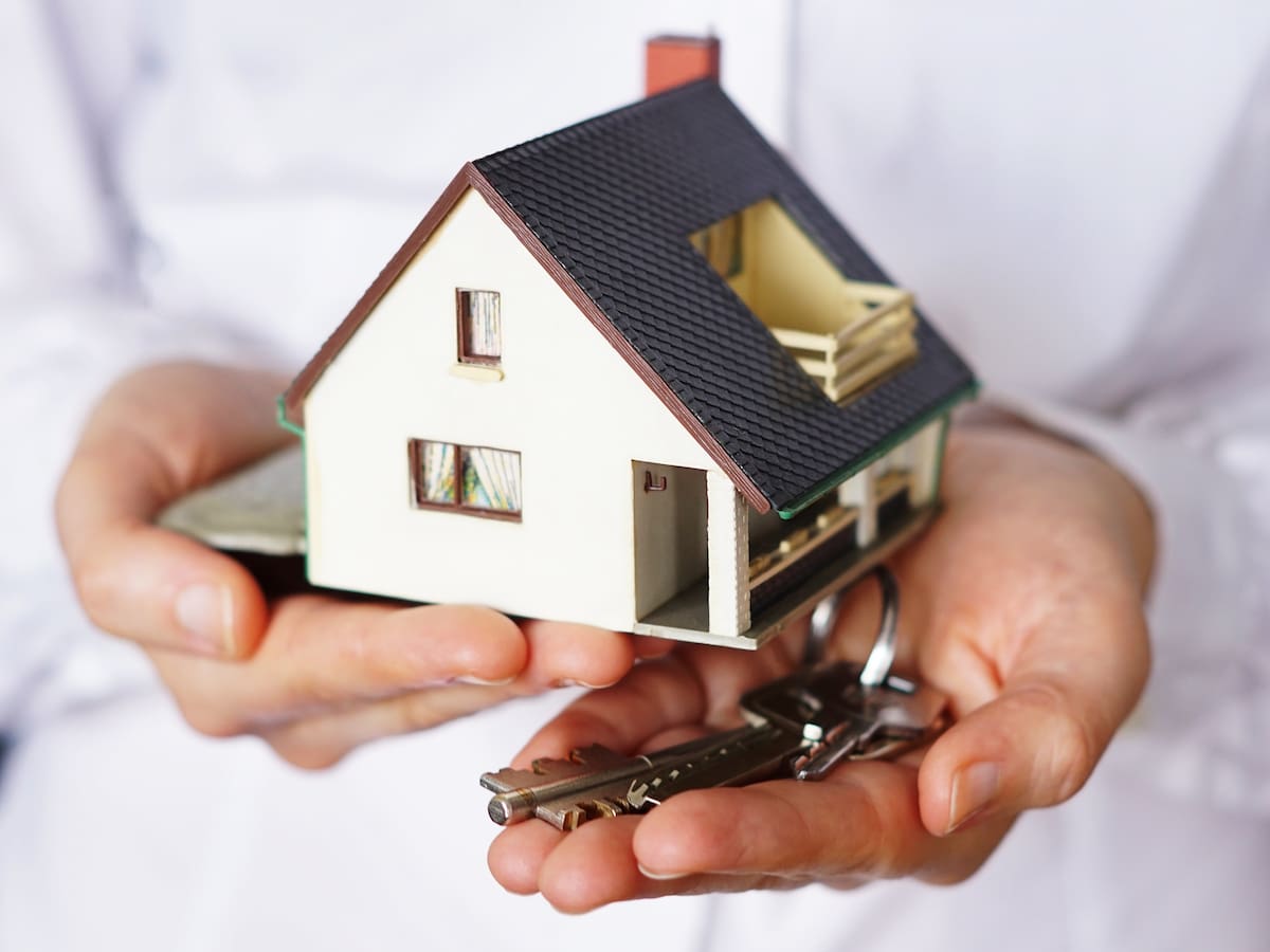 ¿Cómo empezar a invertir en finca raíz con poco dinero? Recomendaciones de expertos