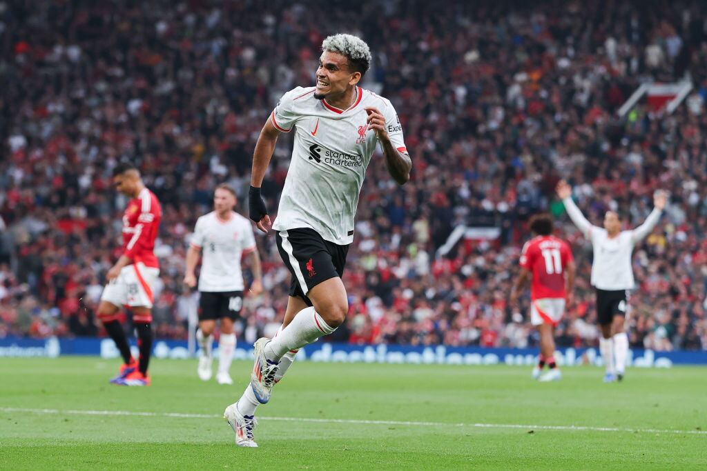 Luis Díaz frente el Manchester United. (Photo by James Gill - Danehouse/Getty Images)