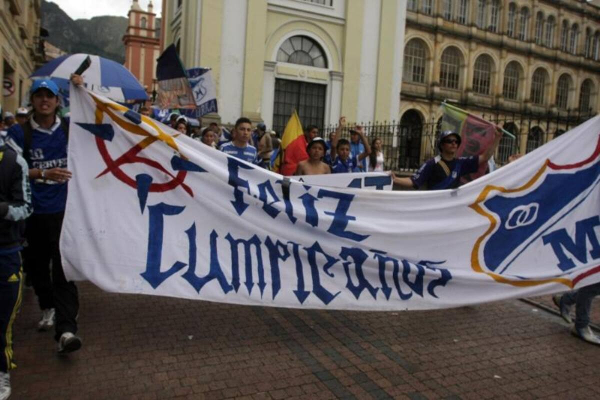 Feliz Cumpleaños gritaban los hinchas azules. Foto: COLPRENSA ©