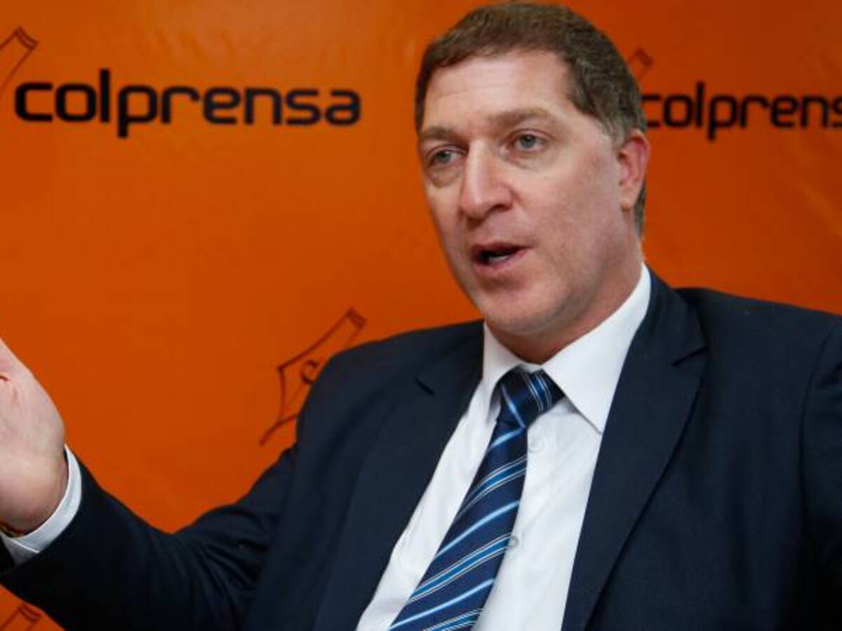 Sancionan por seis meses gerente de la ETB Saul Kattan