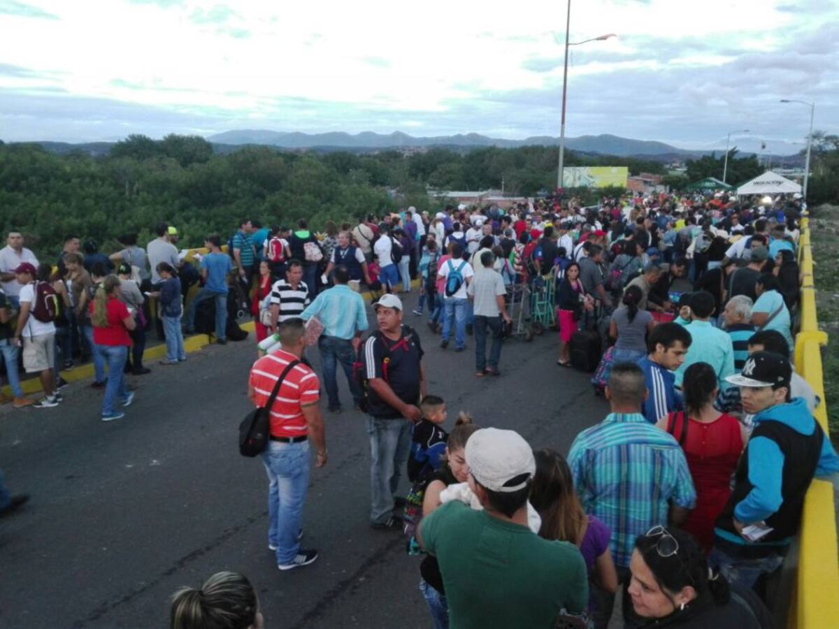 Los mayores traumatismos de estas primeras horas de reapertura, se han visto en los controles migratorios por la avalancha de venezolanos que están llegando