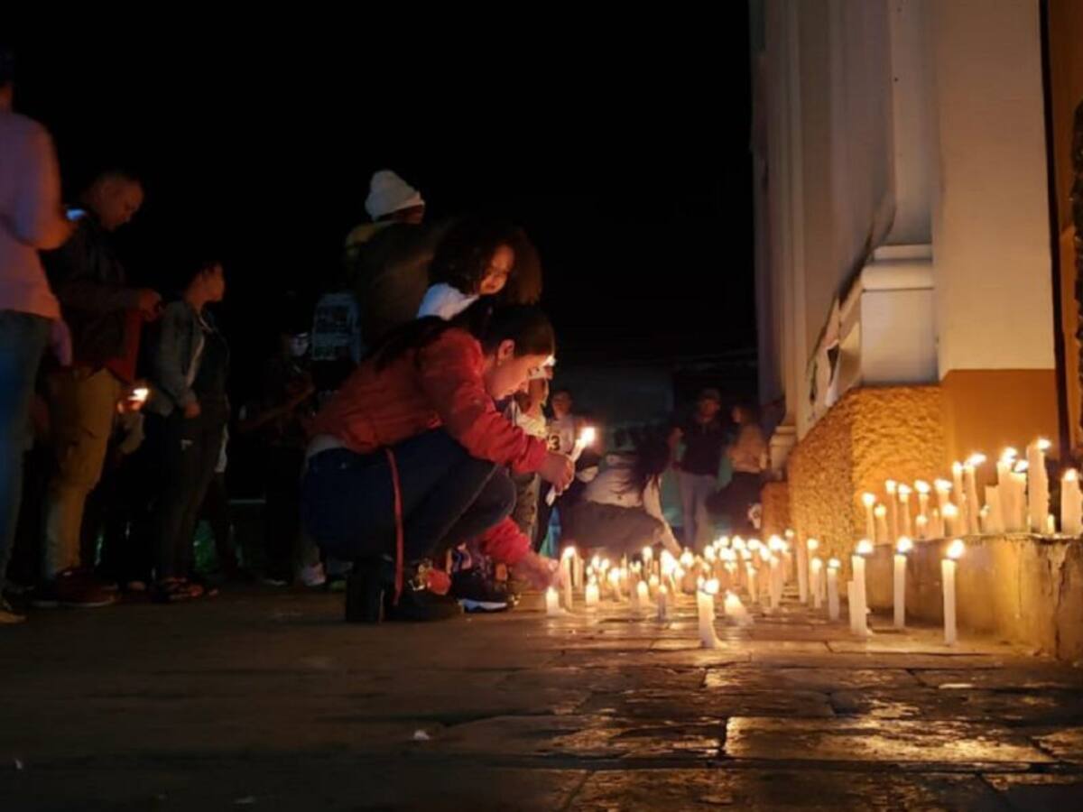 En Buriticá hicieron una velatón por los mineros desaparecidos