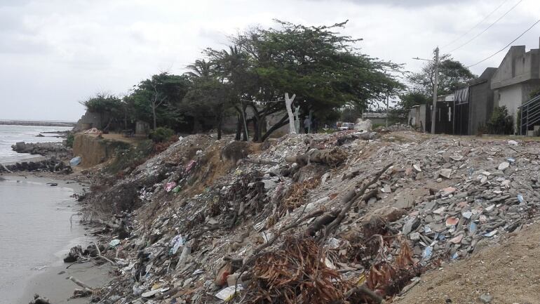 Erosión costera amenaza a varias familias de los barrios José Antonio Galán y Marbella de Riohacha