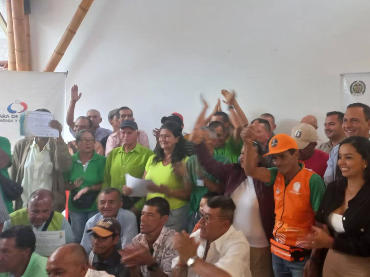 32 personas integran la asociación para el cuidado de carros y motos en Circasia, Quindío