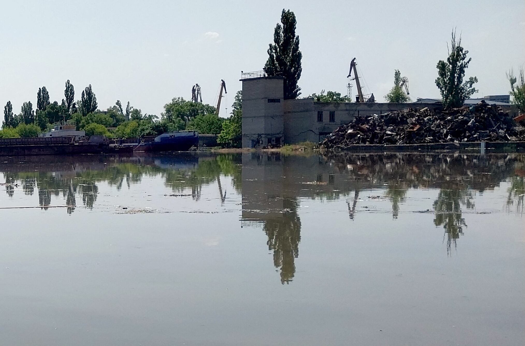 TOPSHOT - This general view shows a partially flooded area of Kherson on June 6, 2023, following damage sustained at Kakhovka hydroelectric dam. A Russian-held dam in southern Ukraine was damaged on June 6, with Kyiv and Moscow accusing each other of blowing it up while locals were forced to flee rising waters. The dam was partially destroyed by "multiple strikes", Moscow-installed authorities claimed just as expectations were rising over the start of Ukraine's long-awaited offensive. (Photo by Sergiy Dollar / AFP) (Photo by SERGIY DOLLAR/AFP via Getty Images)
