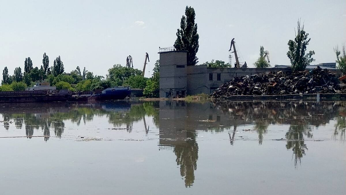 Ucrania afirma que hay 24 poblaciones inundadas tras destrucción de represa