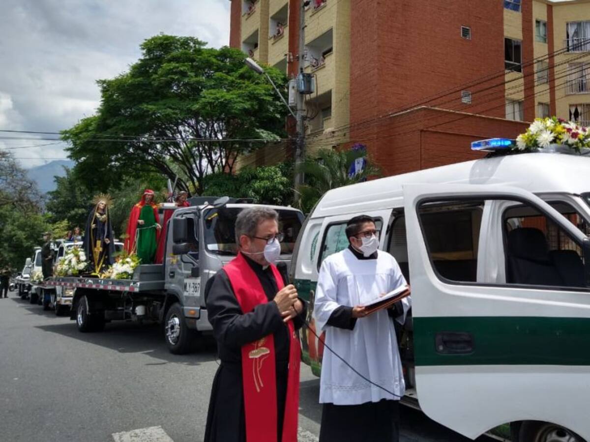 La Policía llevó el viacrucis del viernes Santo a los barrios de Medellín